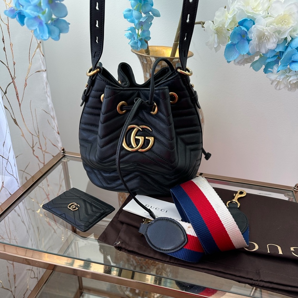 Authentic Gucci Black Leather Bucket Bag with card holder - Picture 6 of 16